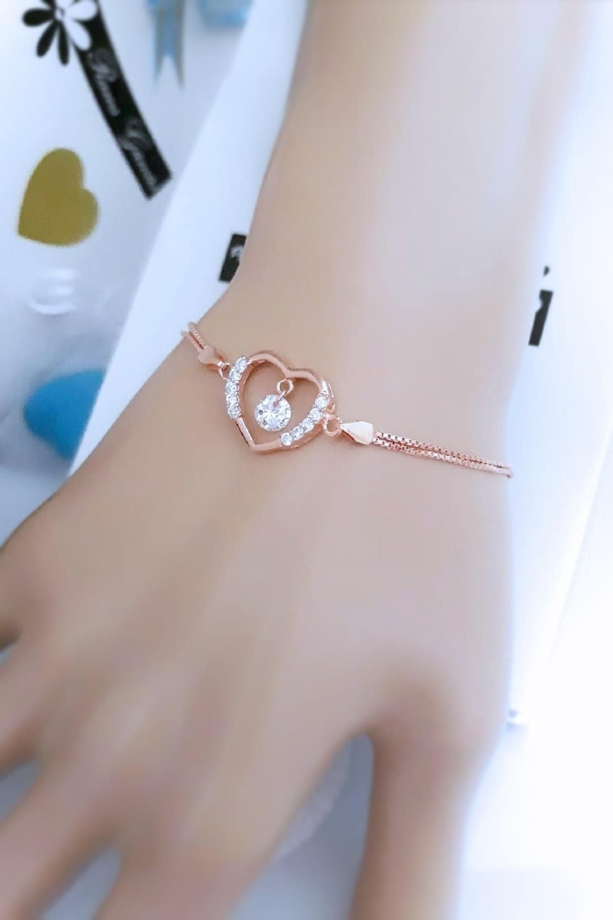 Kadın Taş Sallantılı Rose Kalp Bileklik