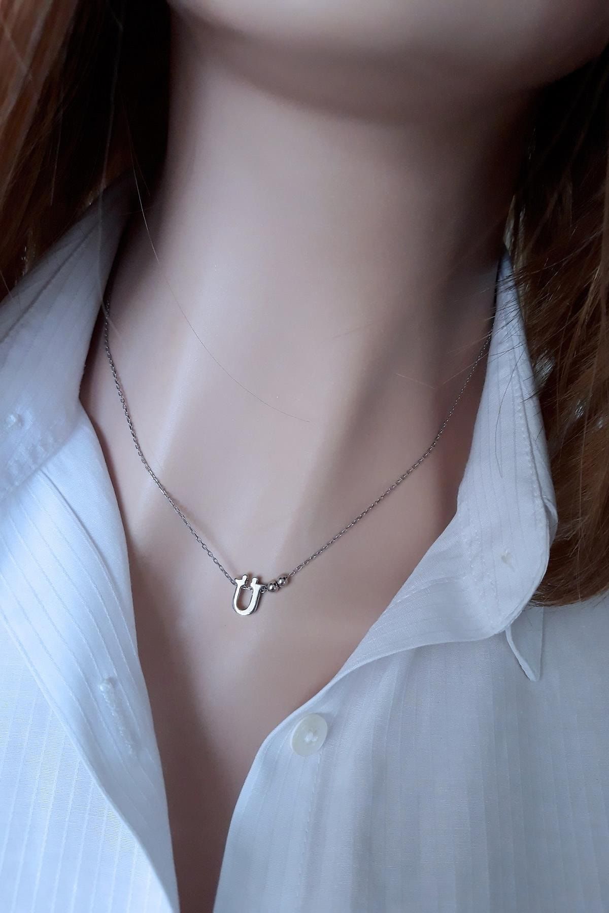 Kadın Gümüş Ü Harfi Kolye