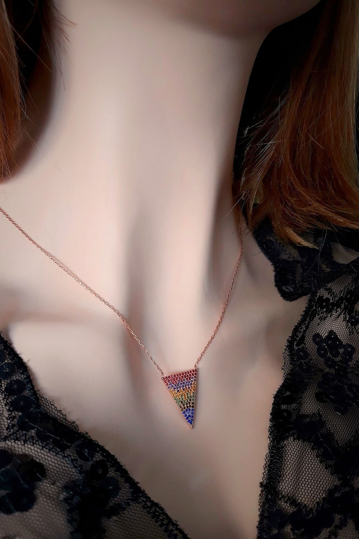 Kadın Gökkuşağı Seri Üçgen Kolye