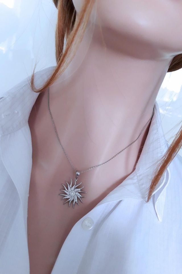 Parlayan Güneş Kolye